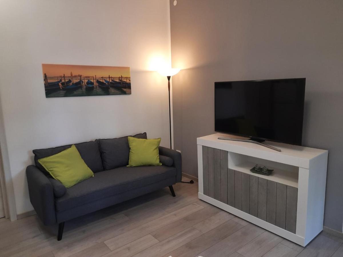 Marco'S Apartment -Ideale Per Venezia- Mestre Luaran gambar